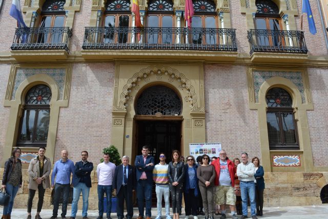El Ayuntamiento de Águilas guarda un minuto de silencio en señal de condena por el atentado de Londres - 1, Foto 1