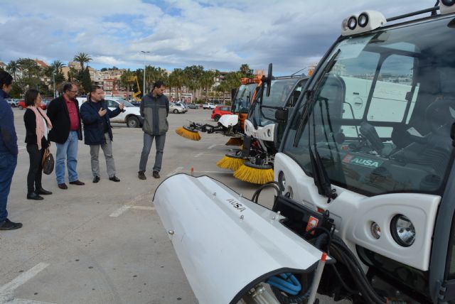 El Ayuntamiento prueba tres nuevos vehículos para el servicio de limpieza viaria - 1, Foto 1