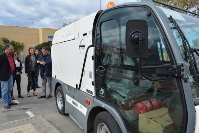 El Ayuntamiento prueba tres nuevos vehículos para el servicio de limpieza viaria - 2, Foto 2