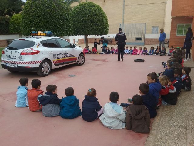 Policia Local de Cartagena visita a los mas pequeños del colegio Salesianos - 1, Foto 1