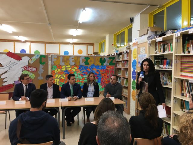 El CEIP Fulgencio Ruiz incorpora dos pizarras digitales gracias a un proyecto social del AMPA financiado por Fundación laCaixa - 1, Foto 1