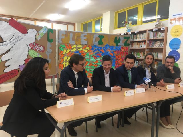 El CEIP Fulgencio Ruiz incorpora dos pizarras digitales gracias a un proyecto social del AMPA financiado por Fundación laCaixa - 2, Foto 2