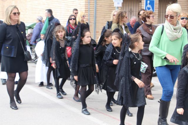Los alumnos del San Pedro Apóstol trasladan en procesión la imagen de San Juan Evangelista - Semana Santa 2018 - 2, Foto 2