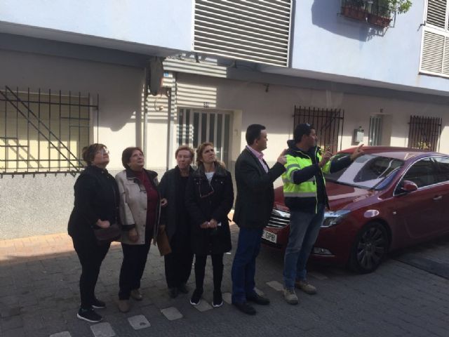 El PSOE interviene para que los vecinos de Los Almendros mejoren su calidad de vida y eliminen las goteras de sus casas - 1, Foto 1