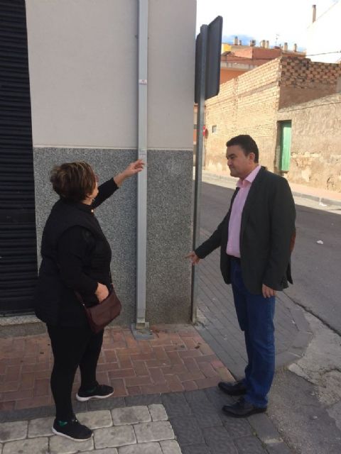 El PSOE interviene para que los vecinos de Los Almendros mejoren su calidad de vida y eliminen las goteras de sus casas - 2, Foto 2