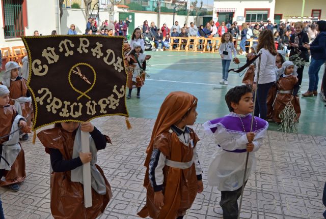 La procesión de 'Los Pasitos' del colegio 'Divino Maestro' cumple con su cita de Semana Santa - 2, Foto 2