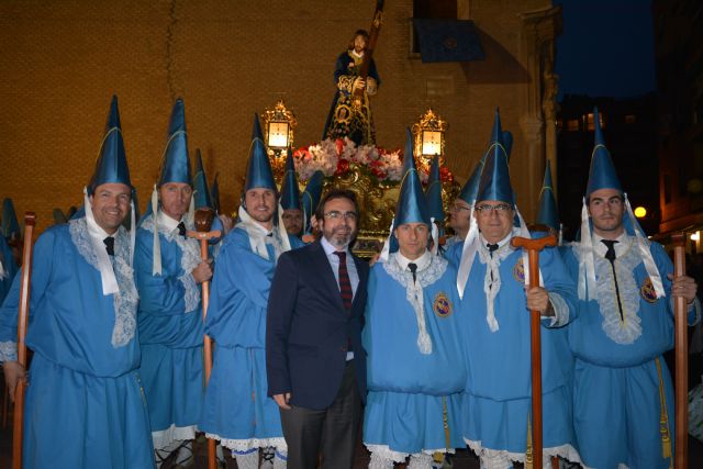 El consejero de Presidencia asiste a la salida de la procesión del Cristo del Amparo - 1, Foto 1