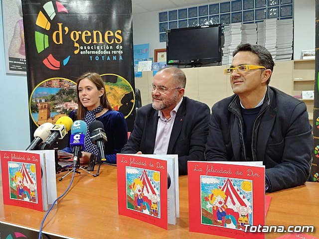 El primer teniente de alcalde asiste a la presentación del relato La felicidad de Din, Foto 4