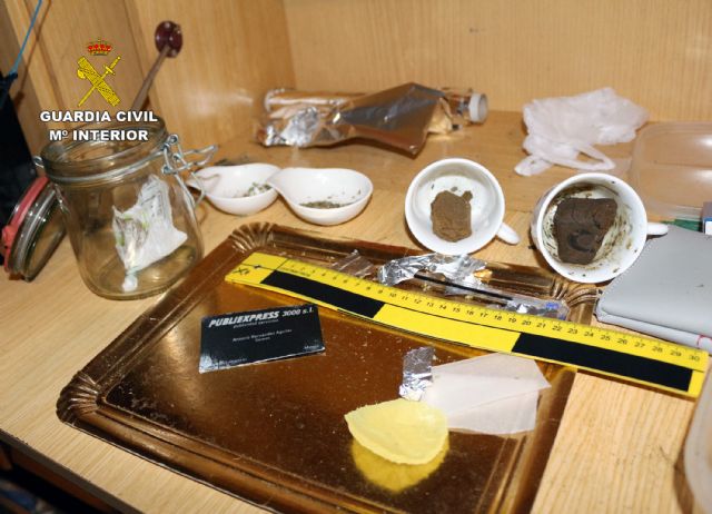La Guardia Civil desmantela un activo punto de venta al menudeo de múltiples sustancias estupefacientes - 1, Foto 1