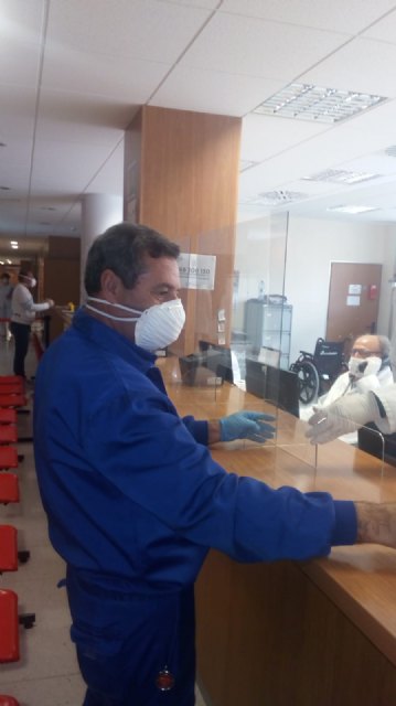 Instalación de mamparas de protección en el Centro de Salud de Mula - 1, Foto 1