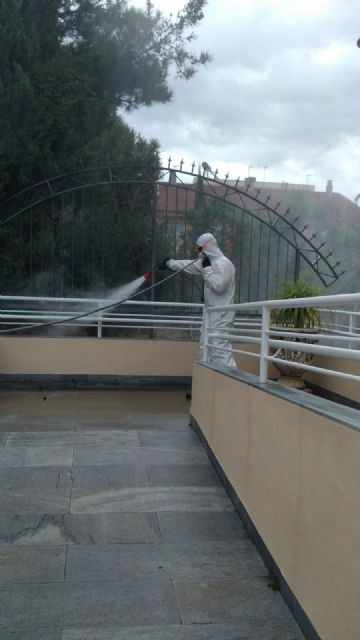 El Ayuntamiento de Molina de Segura y Sercomosa  llevan a cabo labores de desinfección en residencias de personas mayores para prevenir la expansión del COVID-19 - 2, Foto 2