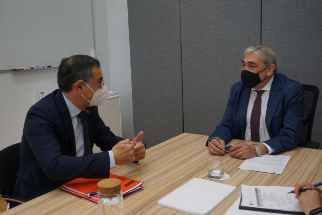 El consejero de Empleo, Investigación y Universidades se reúne con el rector de la Universidad de Murcia - 1, Foto 1