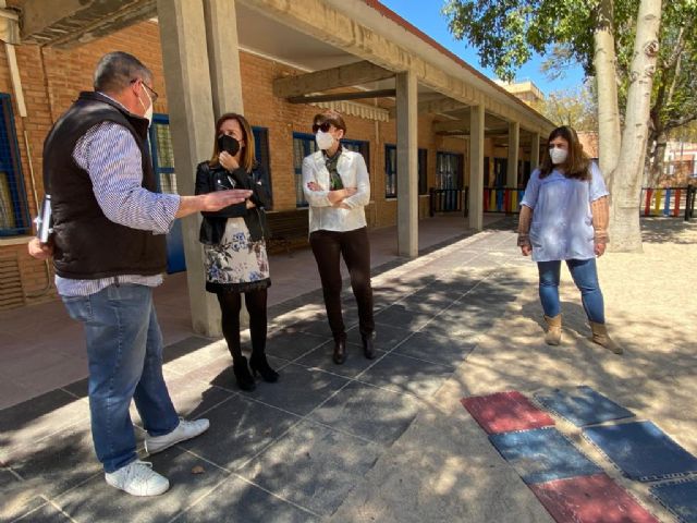 La Escuela Infantil de Santiago el Mayor mejora su acceso por el patio para facilitar la entrada al centro de los usuarios - 2, Foto 2