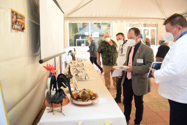 El guiso con pelotas de la abuela de una agrónoma gana el concurso de recetas de gallina murciana - 2, Foto 2