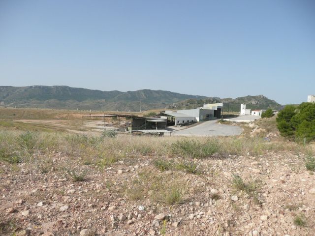 Iu verdes demanda el desmantelamiento y limpieza de la antigua planta de basuras - 2, Foto 2