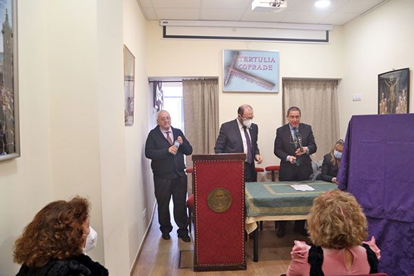 Isabel Navarro cantó una sentida saeta por seguiriya con martinete en la Exaltación de la Tertulia Cofrade “Cruz de Carey” - 1, Foto 1