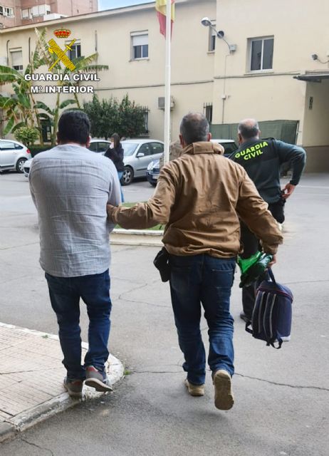 La Guardia Civil esclarece un entramado delictivo relacionado estafas en el sector de la construcción - 1, Foto 1