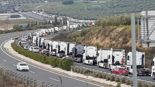 Los paros en el transporte ponen en riesgo la alimentación de los mayores - 1, Foto 1