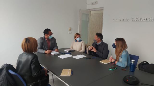 La subida del precio de la gasolina y el cierre de la línea de tren provoca que numerosos estudiantes del Campus Universitario reclamen clases virtuales - 1, Foto 1