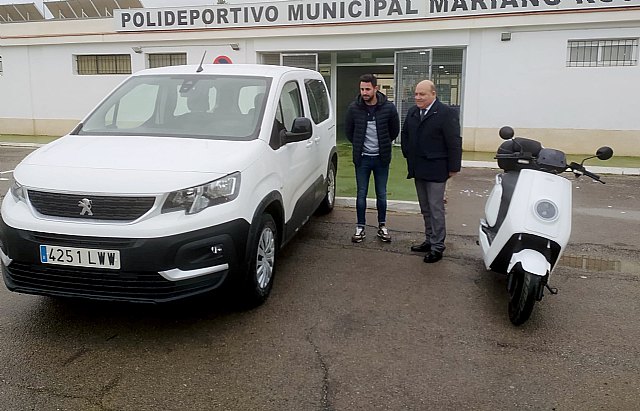 El Servicio de Deportes adquiere los dos primeros vehículos eléctricos del Ayuntamiento de Cieza - 1, Foto 1
