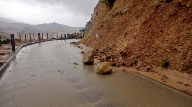 La persistencia de las lluvias en el municipio de Lorca provoca desprendimientos en laderas y algunos elementos en fachadas - 4, Foto 4