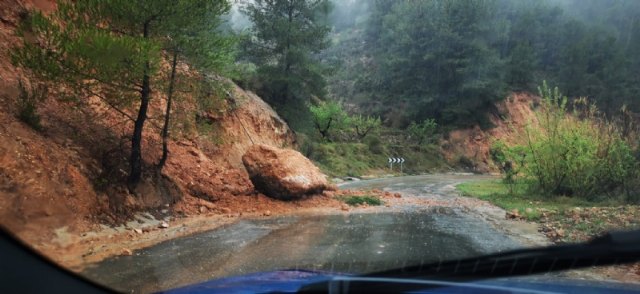 Las lluvias provocan desprendimientos y cortes en la red de carreteras regionales que dan acceso a las pedanas, Foto 3