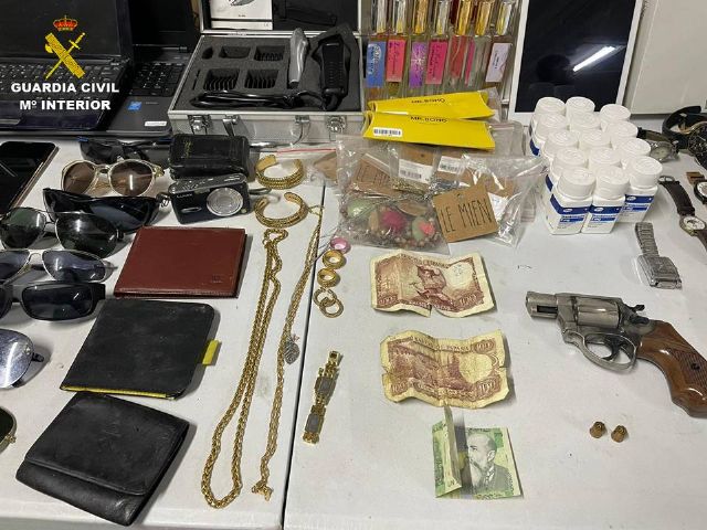 La Guardia Civil desmantela una banda muy activa especializada en el robo en viviendas y comercios - 3, Foto 3