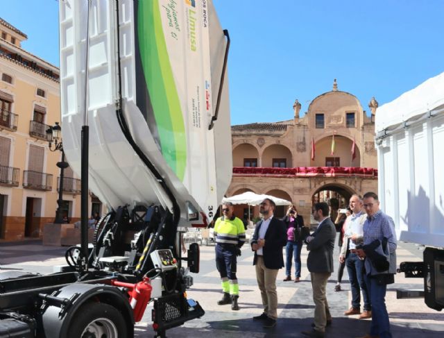 El Ayuntamiento de Lorca incorpora dos nuevos camiones a la flota de Limusa para optimizar la recogida de residuos también en las calles más estrechas del casco urbano - 1, Foto 1