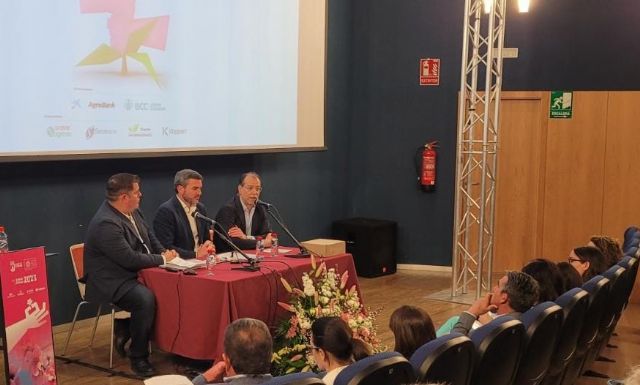 El consejero de Agricultura destaca en la Agrojornada en Floración 2023 la necesidad de crear certidumbre sobre la disposición de agua - 1, Foto 1