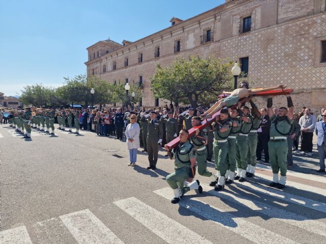 El Cristo Universitario de la Salud conmueve en Los JerónimosEl acto, celebrado junto al Regimiento de Infantería 'Zaragoza 5', volvió a convertir el Campus de la UCAM en escenario de tradición y recogimiento - 3, Foto 3