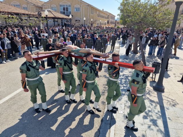 El Cristo Universitario de la Salud conmueve en Los JerónimosEl acto, celebrado junto al Regimiento de Infantería 'Zaragoza 5', volvió a convertir el Campus de la UCAM en escenario de tradición y recogimiento - 4, Foto 4