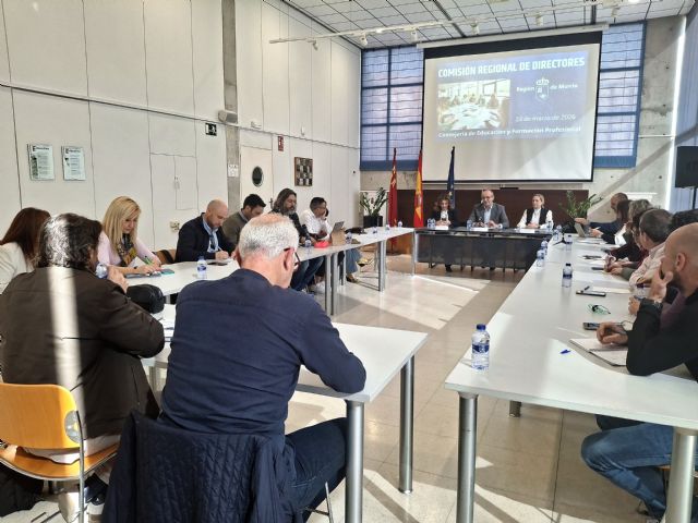 El consejero preside la Comisi�n Regional de directores de Infantil y Primaria y de Secundaria, Foto 2