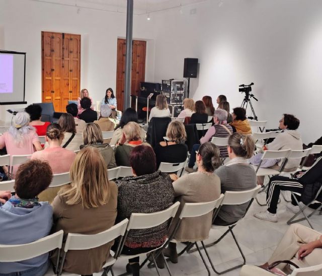 Salud mental y memoria hist�rica centraron la III Jornada de Liderazgo Femenino en Mazarr�n, Foto 2