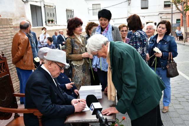 Un mural en la plaza de La Encomienda recuerda para siempre al poeta local Antonio López - 4, Foto 4