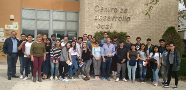 Students of the IES "Prado Mayor" participate in a Entrepreneurship Day at the Local Development Center and the Business Incubator, Foto 2