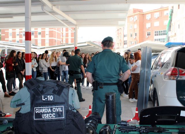 La Guardia Civil de Murcia recibe la visita de alumnos de Criminología de la UM - 1, Foto 1