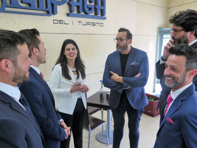 La consejera de Turismo y Cultura conoce de  primera mano la formación que ofrece el CCT - 1, Foto 1