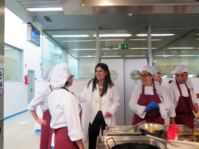 La consejera de Turismo y Cultura conoce de  primera mano la formación que ofrece el CCT - 2, Foto 2
