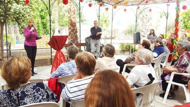 Familia ofrece 500.000 euros en subvenciones para que los mayores puedan adquirir aparatos auditivos, gafas y adaptar sus viviendas - 1, Foto 1