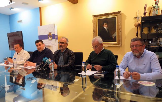 El servicio de limpieza viaria se refuerza con personal y maquinaria en las fiestas patronales - 1, Foto 1