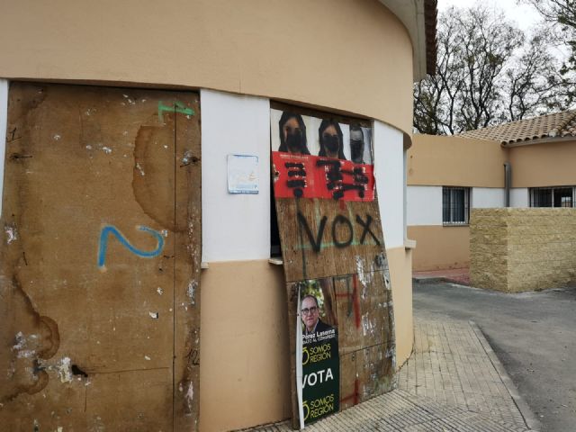 El PSOE denuncia ante la Junta Electoral de Zona la aparición de pintadas sobre sus carteles electorales y Guardia Civil abre diligencias para identificar los autores - 1, Foto 1