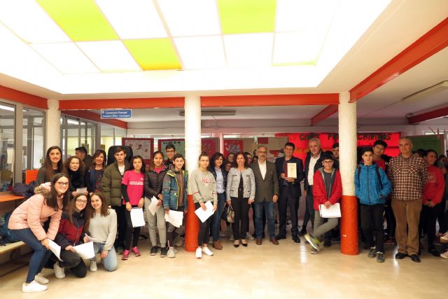 Caravaca celebra el ‘Día Mundial del Libro’ con actividades en IES Chirinos y un homenaje a los hermanos Machado - 1, Foto 1