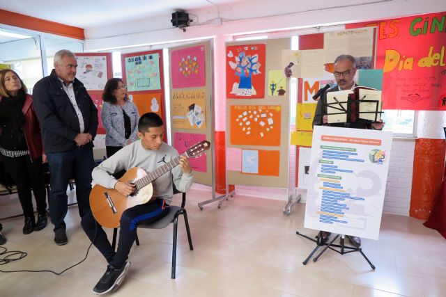 Caravaca celebra el ‘Día Mundial del Libro’ con actividades en IES Chirinos y un homenaje a los hermanos Machado - 2, Foto 2