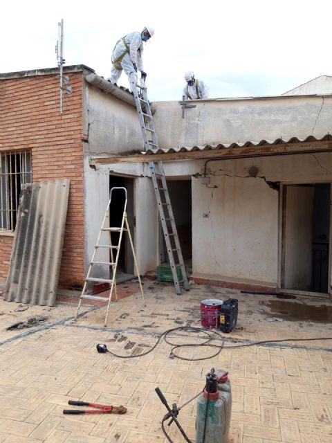 Avanzan los trabajos previos al derribo de la antigua sede de la Comisaría que permitirán la reordenación de la calle Lope Gisbert y mejorar los accesos al parking de San Vicente - 2, Foto 2