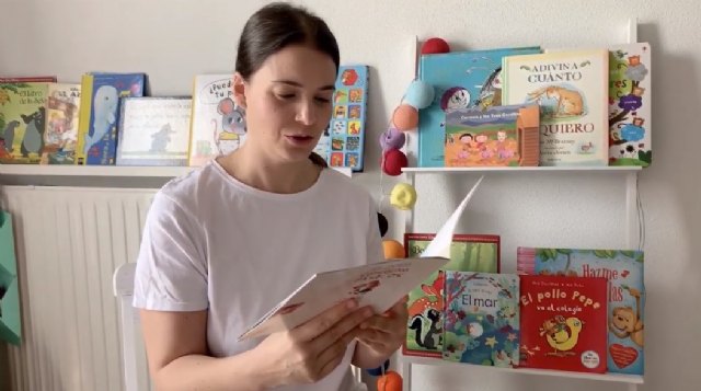 87 voluntarios y voluntarias participan en la lectura de un cuento infantil con motivo del Día del Libro - 1, Foto 1