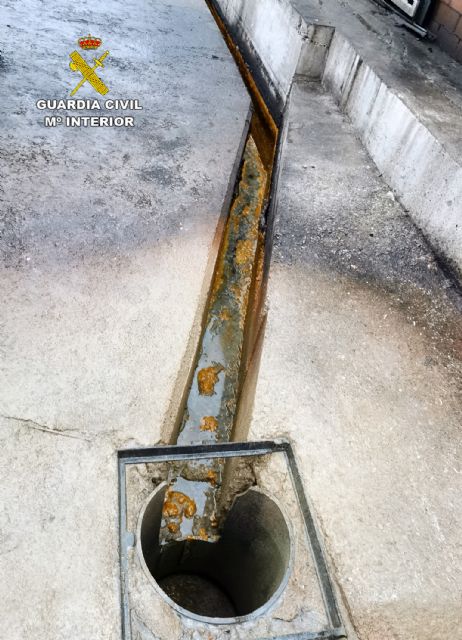La Guardia Civil denuncia al gerente de una empresa de Murcia por unos vertidos ilícitos a un azarbe - 1, Foto 1
