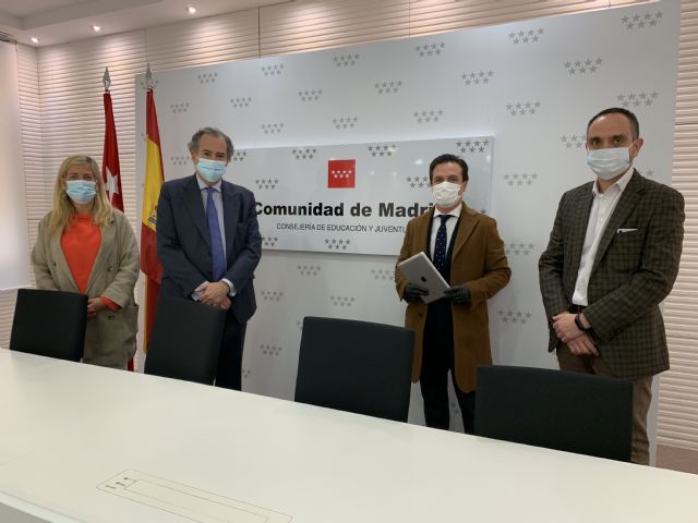 El grupo Brains International Schools realiza una donación de material tecnológico - 1, Foto 1