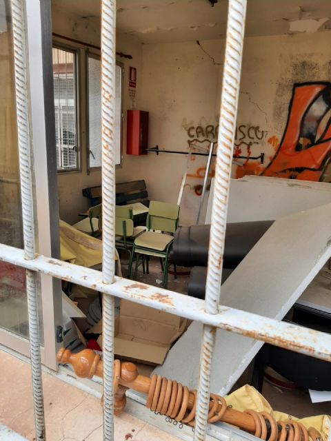 Somos Lorca denuncia  el lamentable estado de conservación y mantenimiento del antiguo colegio y sus aledaños de La Hoya - 1, Foto 1