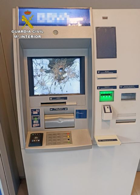 La Guardia Civil detiene al presunto autor de los daños ocasionados en dos cajeros de una sucursal bancaria - 1, Foto 1