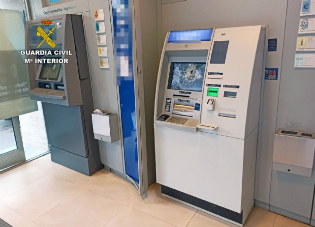 La Guardia Civil detiene al presunto autor de los daños ocasionados en dos cajeros de una sucursal bancaria - 2, Foto 2